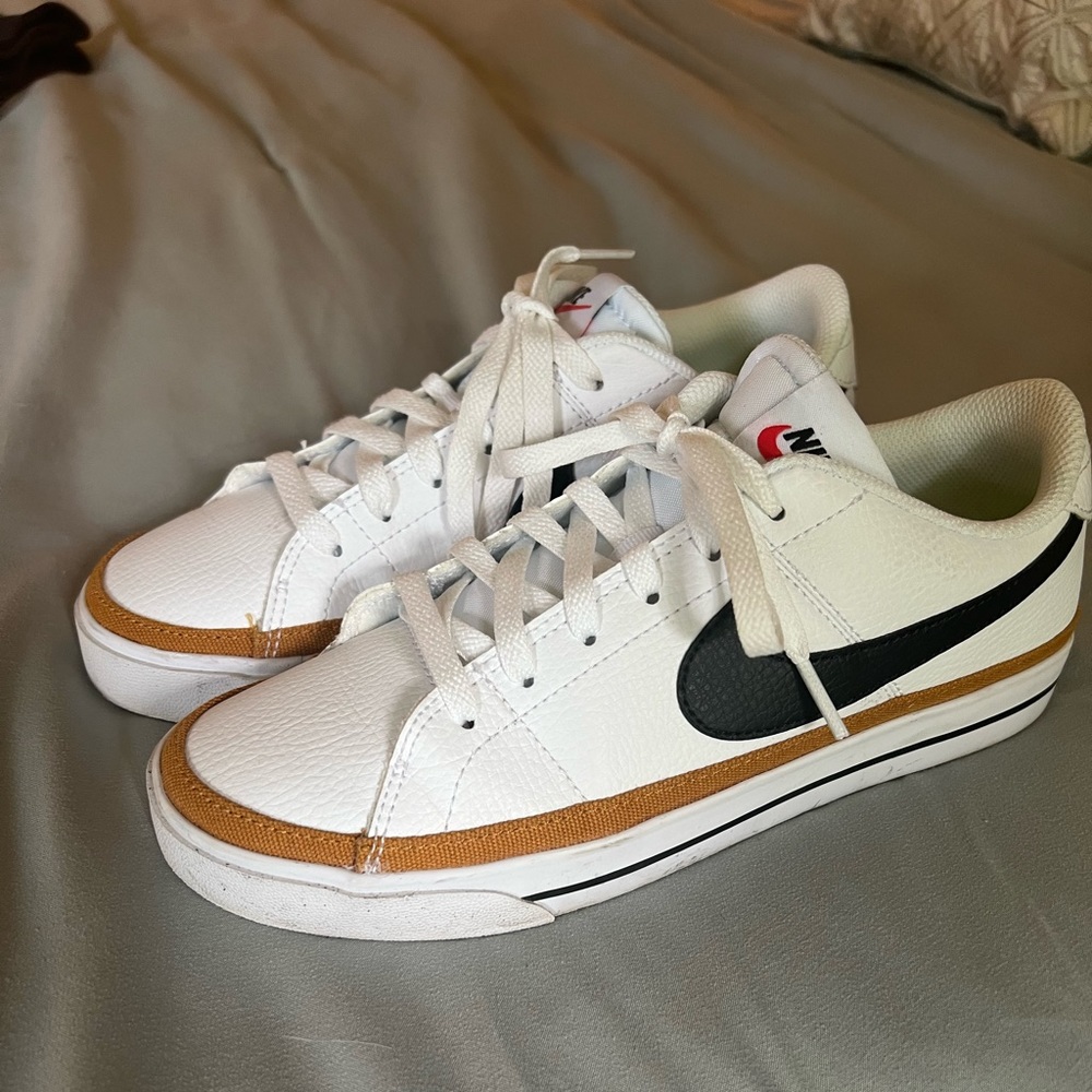 Nike Court Legacy